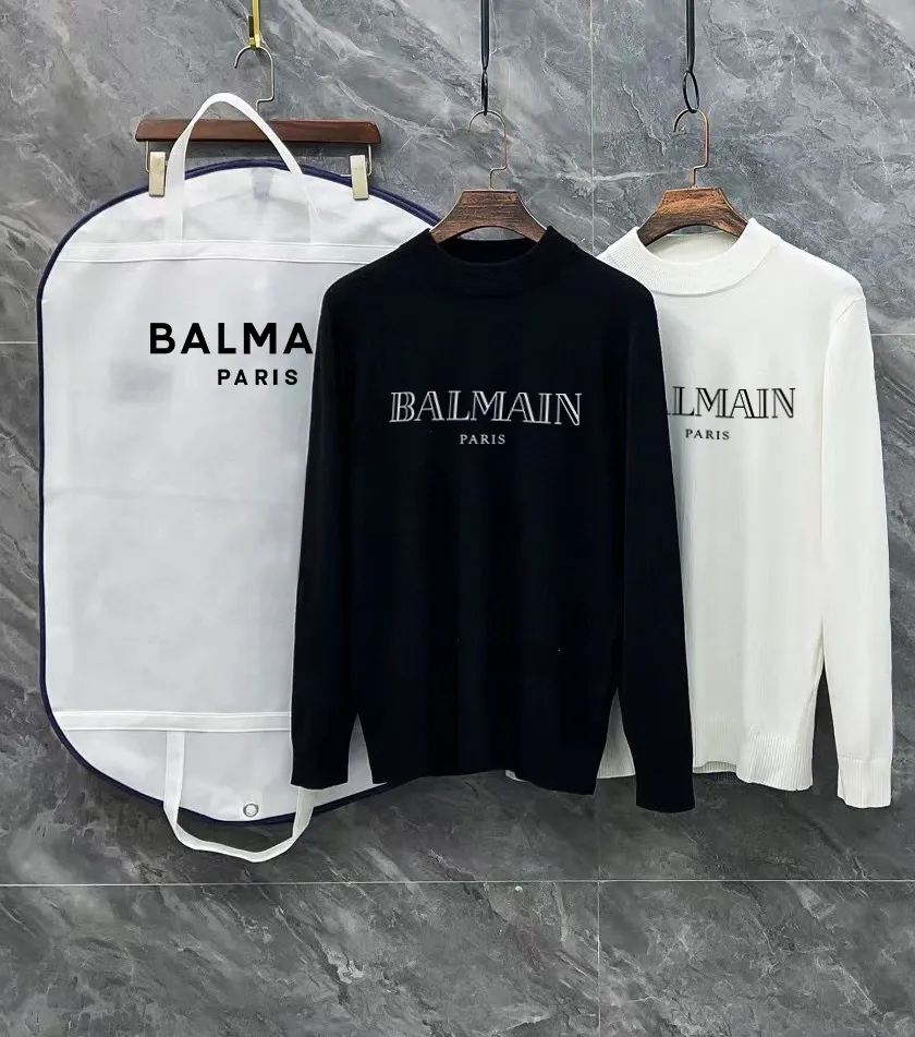 Balmain Balmain 🆕 Complete with 3 standards Premium printed half-turtleneck sweater Premium wool blended sweater Men's and women's Premium customized series Affiliated to the brand's Premium main line Patented top yarn blend Use innovation to interpret conventional styles The configuration of the fabric is subversive The details are remarkable The most anticipated sweater in winter 24 Full sense of luxury The brand is designated by Zhejiang and the factory is flowing out Super cost-effective Meri wool yarn has excellent quality. It feels super soft, delicate, soft, non-pilling and does not deform. It is available at all major counters at the same time. It is a must-have product every year. The product seems simple, the process is extremely complicated, and the upper body is not picky. The upper body is extremely skin-friendly and comfortable. It can be worn next to the body with an outer jacket or as an outer layer. Color: Black White Sizes: M L XL 2XL 3XL